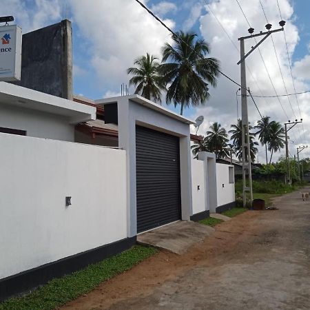 Queens Airport Residence Negombo Luaran gambar