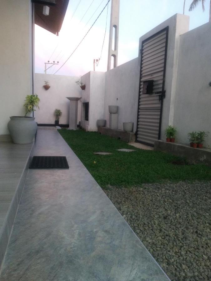 Queens Airport Residence Negombo Luaran gambar